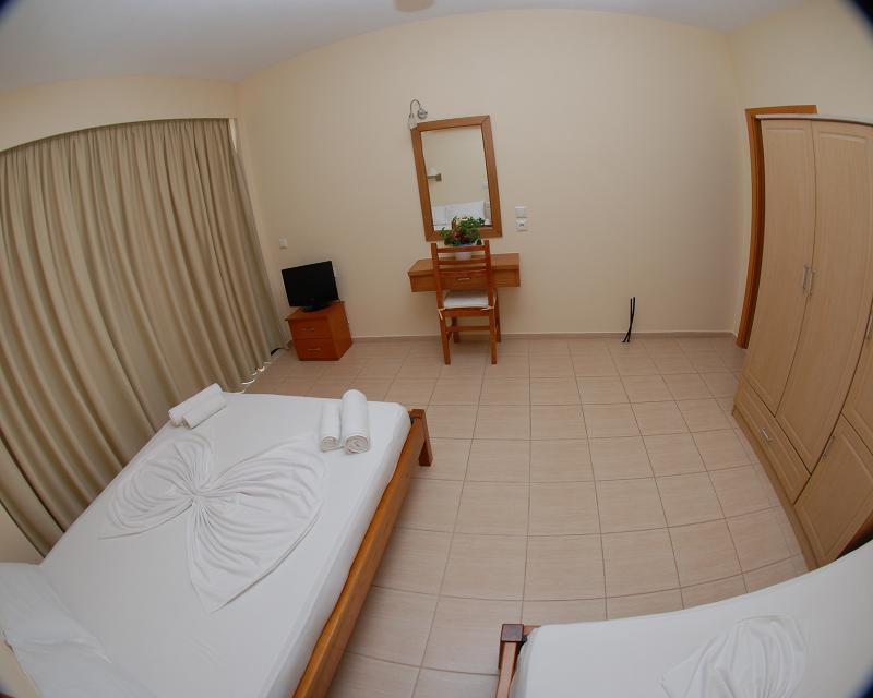 Nikos Hotel And Apartments Sarande Exterior photo