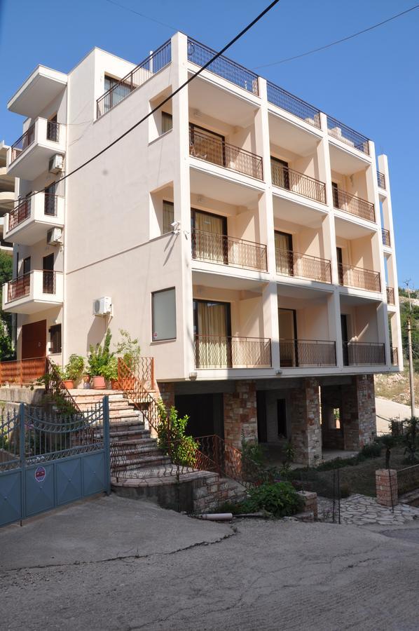 Nikos Hotel And Apartments Sarande Exterior photo
