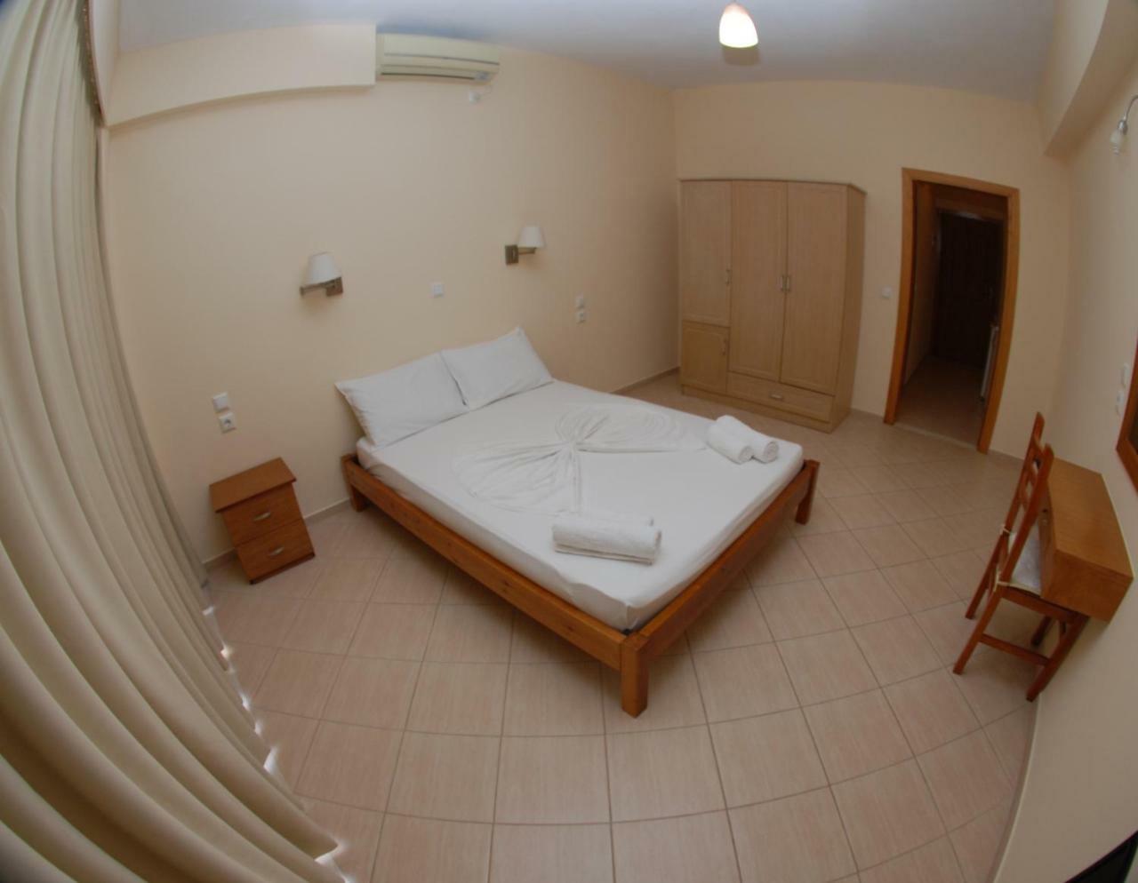 Nikos Hotel And Apartments Sarande Exterior photo