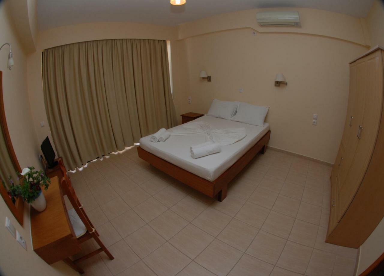 Nikos Hotel And Apartments Sarande Exterior photo