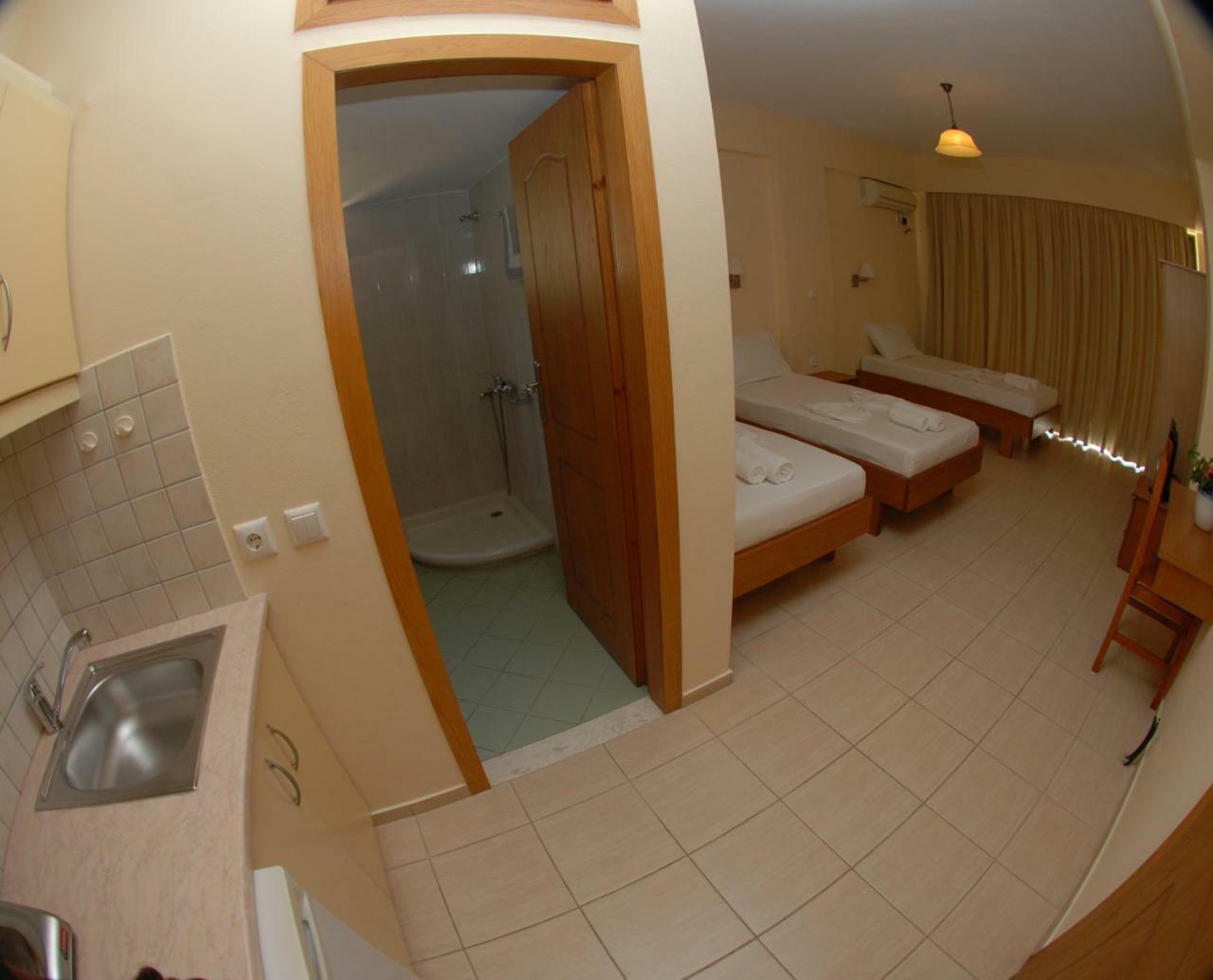 Nikos Hotel And Apartments Sarande Exterior photo