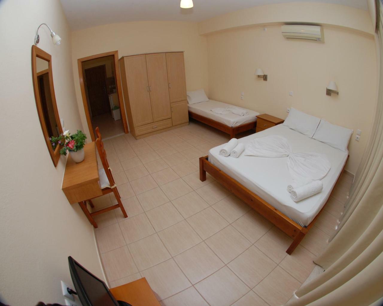 Nikos Hotel And Apartments Sarande Exterior photo