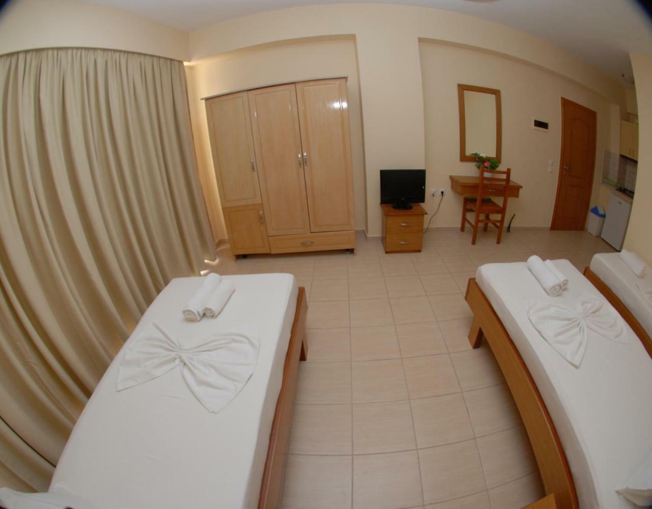 Nikos Hotel And Apartments Sarande Exterior photo