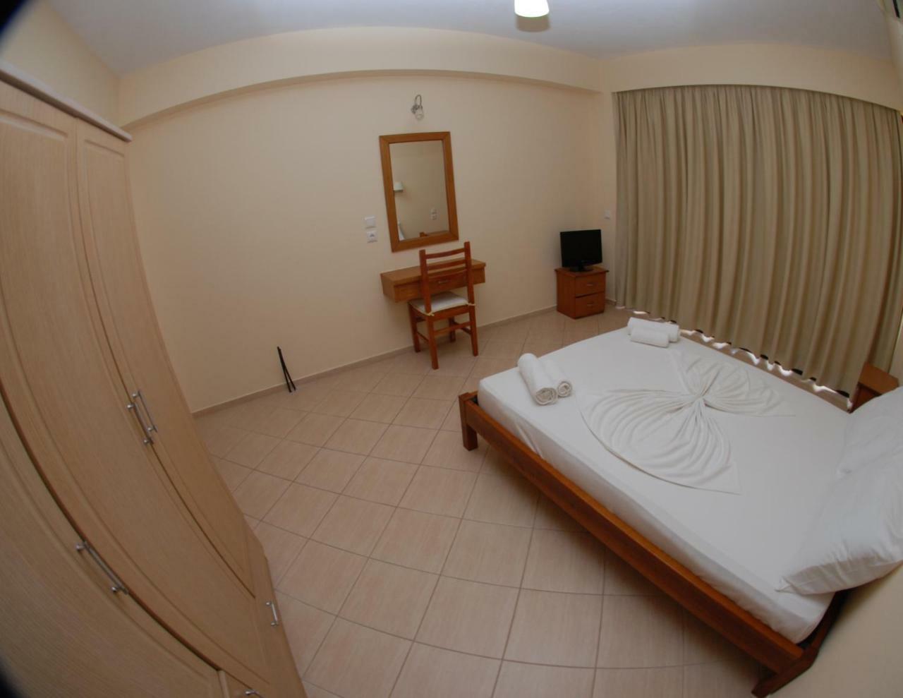 Nikos Hotel And Apartments Sarande Exterior photo