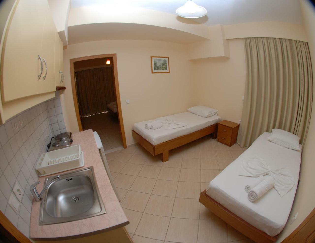 Nikos Hotel And Apartments Sarande Exterior photo