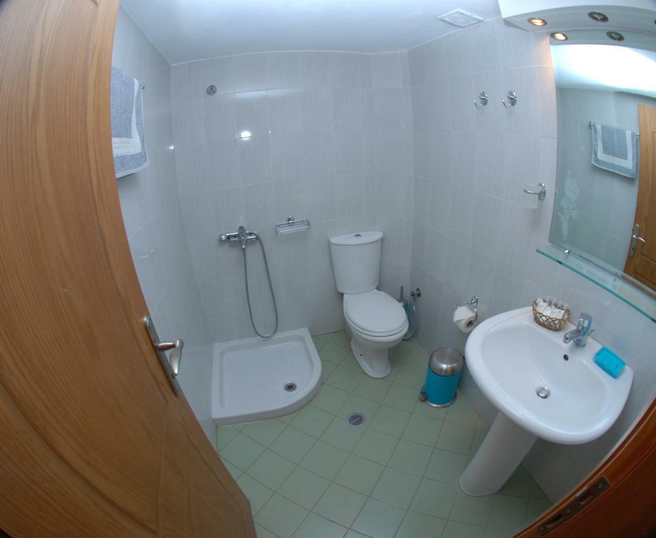 Nikos Hotel And Apartments Sarande Exterior photo