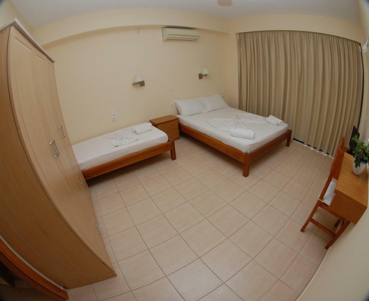 Nikos Hotel And Apartments Sarande Exterior photo