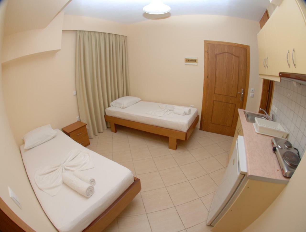 Nikos Hotel And Apartments Sarande Exterior photo